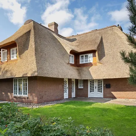 Caecilienhof Sued Holiday home *